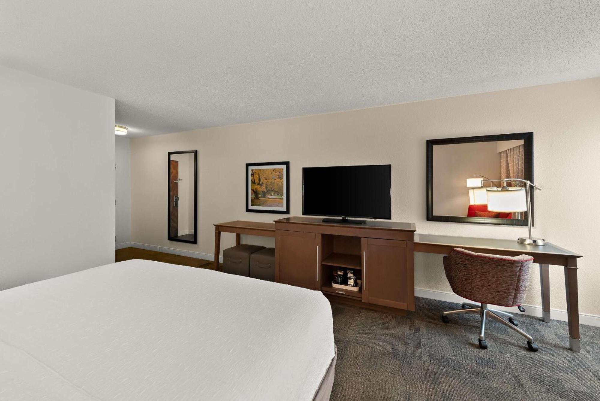 Hotel Hampton 3*
